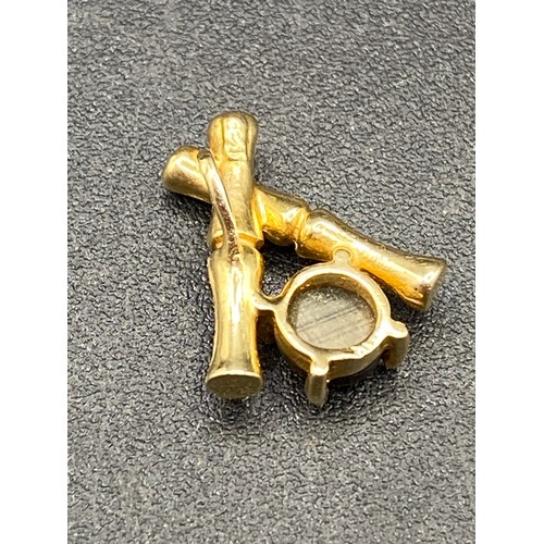 470 - A star stone pendant 18ct gold 2.2 gms