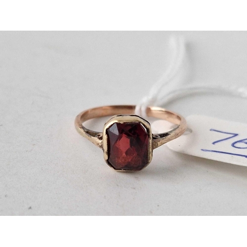 76 - An antique fine garnet and 9ct rose gold ring size K 1.7g