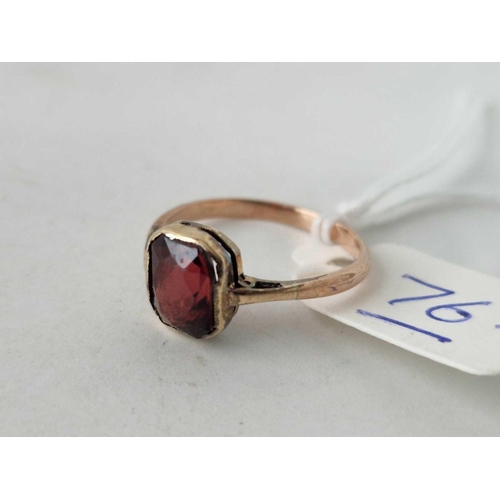 76 - An antique fine garnet and 9ct rose gold ring size K 1.7g