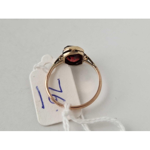 76 - An antique fine garnet and 9ct rose gold ring size K 1.7g