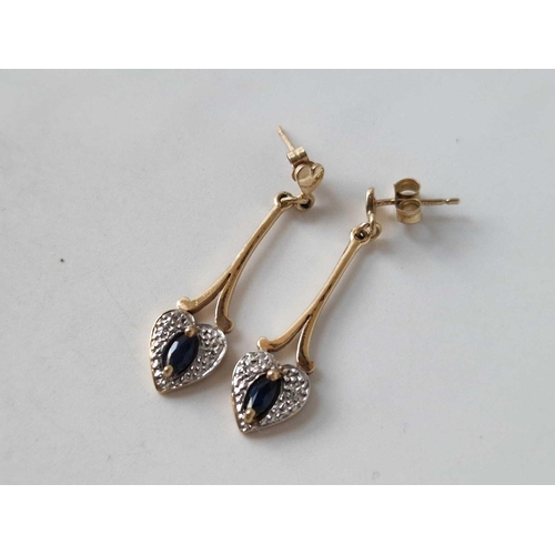 105 - A pair of drop earrings 9ct 2.6 gms