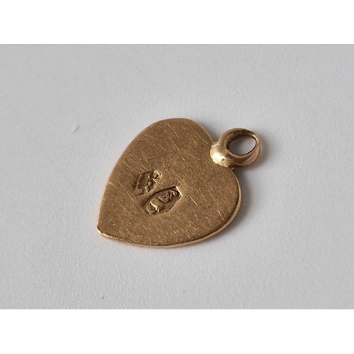 144 - Pretty 18ct gold heart pendant