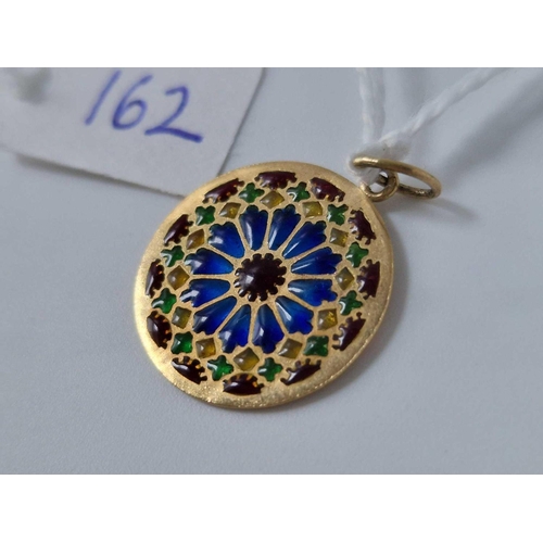 162 - A gold and enamel circle pendant 18ct gold 1.5 gms