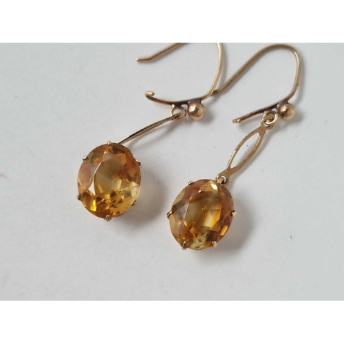 185 - A pair of citrine earrings 9ct 2.4 gms