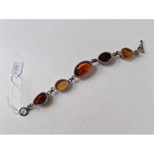 189 - A silver and amber bracelet 7 inch