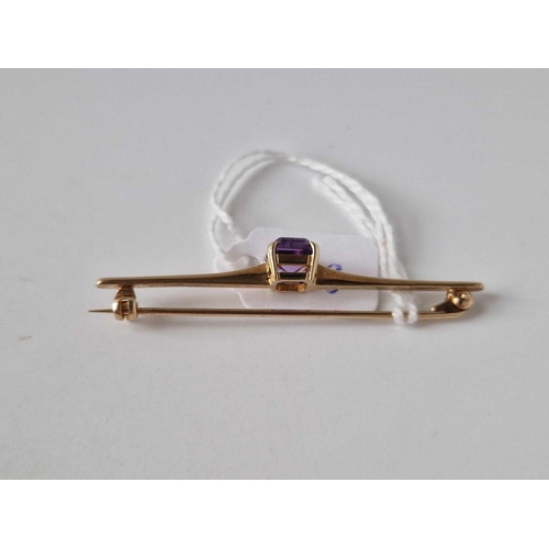 208 - A amethyst tone set bar brooch 9ct 3.8 gms