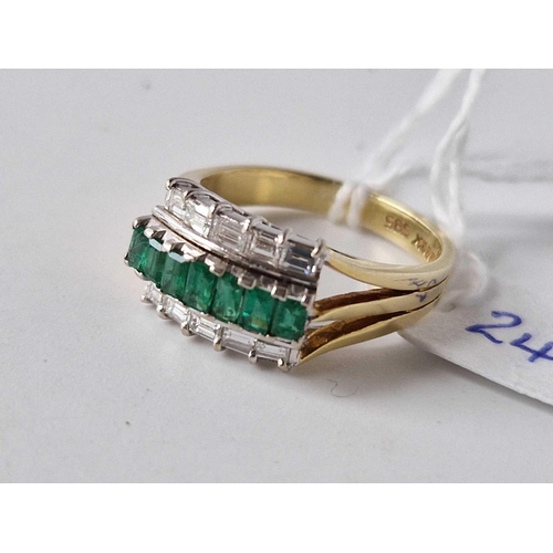 249 - GOOD QUALITY EMERALD AND DIAMOND 3 ROW DRESS RING THE COLOMBIAN EMERALD SET BETWEEN TWO ROWS OF FINE... 