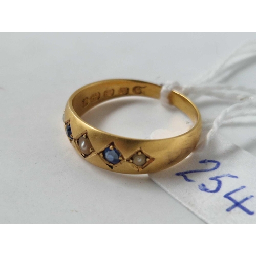 254 - A SAPPHIRE AND PEARL GYPSY SET RING BIRMINGHAM 1885 18CT GOLD SIZE P 4 GMS BOXED