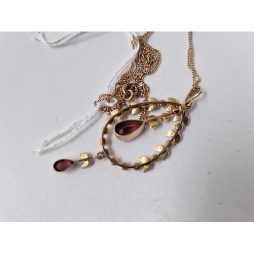 255 - A EDWARDIAN ALMANDINE GARNET ND PEARL PENDANT AND CHAIN 9CT 20 INCH