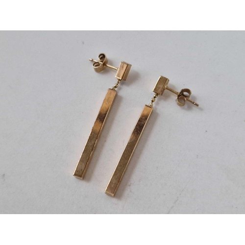 267 - 2 x pairs of nice 9ct earrings 2.4g