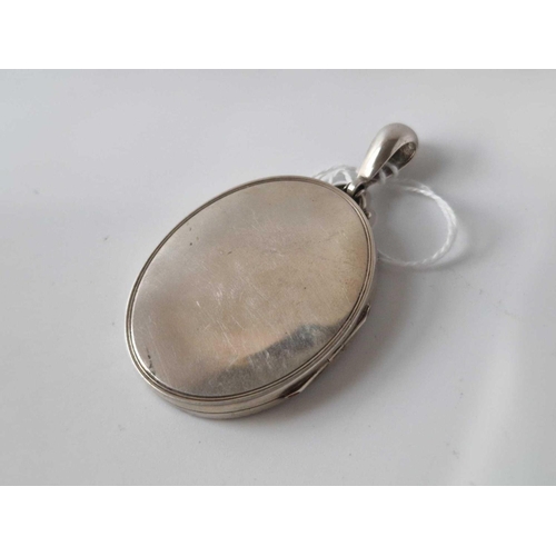 27 - A antique gold on silver decorative AESTHETIC oval locket 5cm