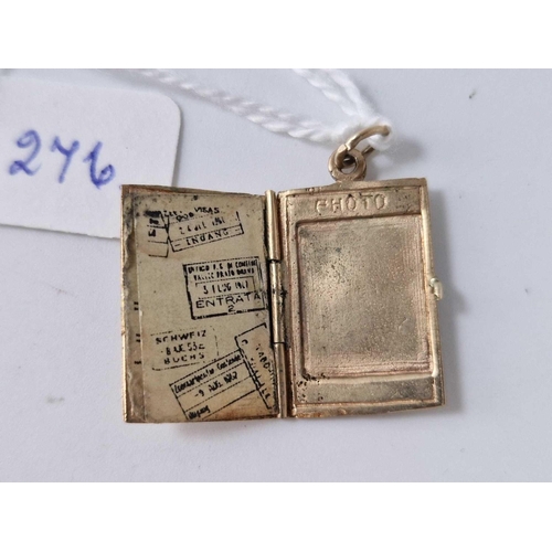 276 - A opening passport charm 9ct 4.4 gms