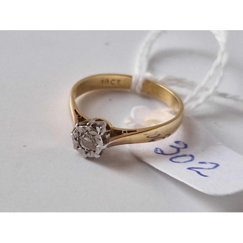 302 - A diamond ring 18ct gold size M 2.3 gms