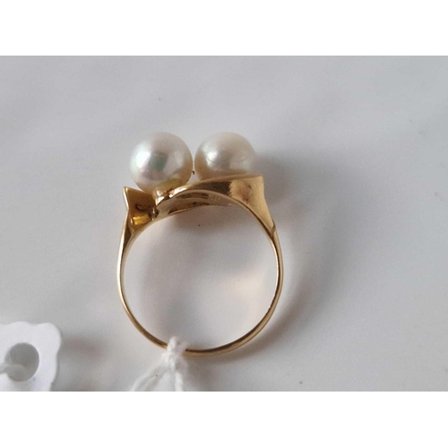 305 - A twin pearl cross over ring 9ct size l 3.2 gms