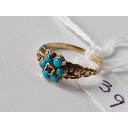 39 - A Victorian gold cluster ring set with turquoise and centre garnet size M