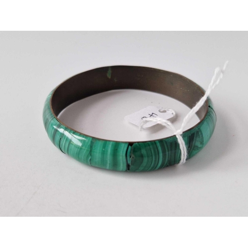 40 - A antique malachite slave bangle