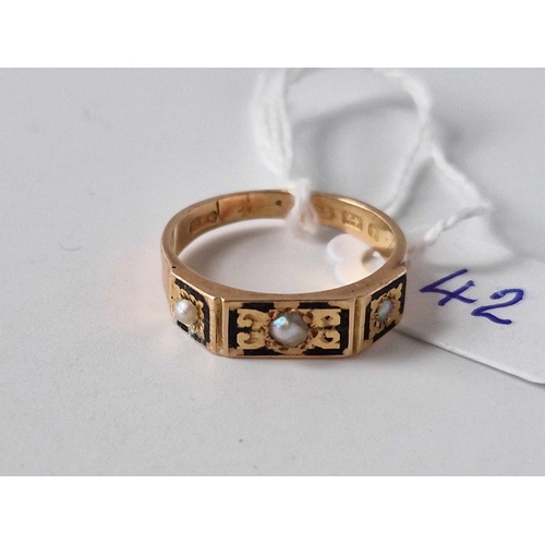 42 - A vintage Victorian pearl and enamel memorial ring with later inscription 15ct gold size O 2.2 gms