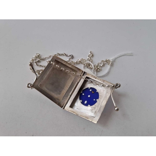 69 - A vintage silver & enamel large 3cm x 4cm opening handbag necklace 17.7g