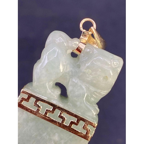 146 - Fine Jade carved lion pendant decorated in high ct gold 11.5 GMS 18ct Size P