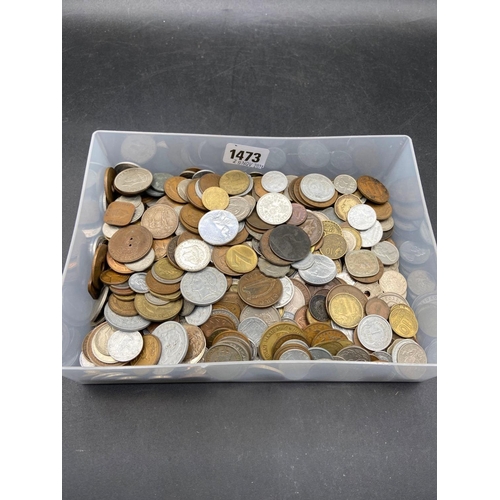 1473 - Large tub of foreign coins