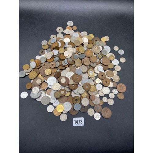 1473 - Large tub of foreign coins