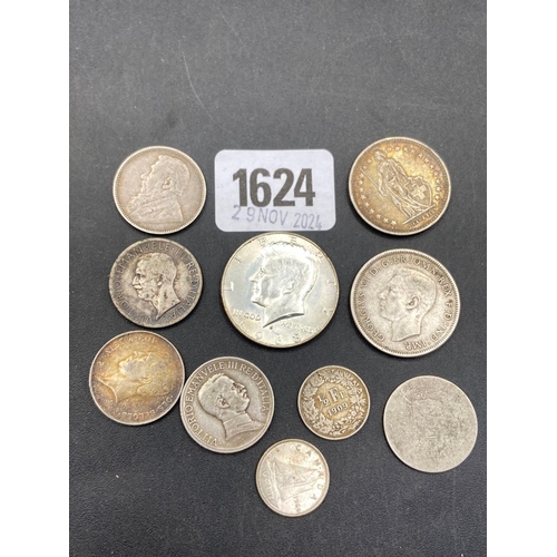 1624 - Foreign silver  coins 62g