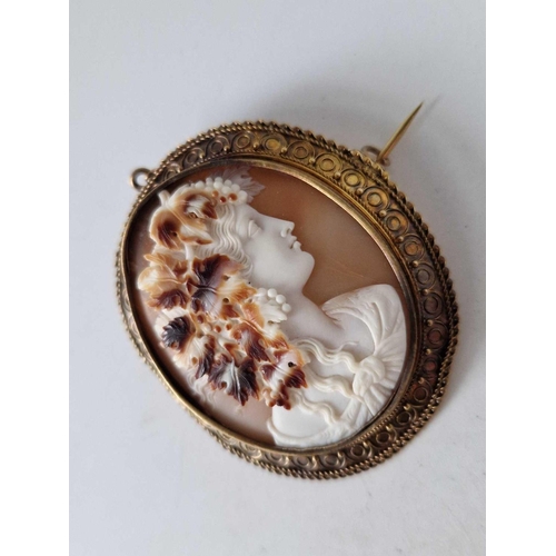 198 - A LARGE ANTIQUE GOLD CAMEO 16.8 GMS