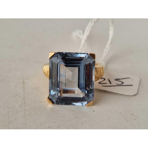 215 - A LARGE BLUE TOPAZ RING IN HIGH CARAT GOLD SIZE Q 10.6 GMS BOXED