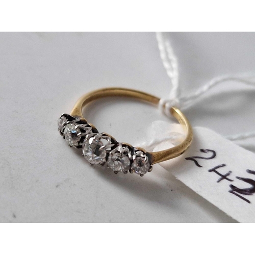 243 - A FIVE STONE DIAMOND RING 18CT GOLD SIZE M