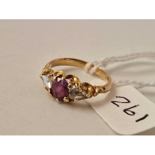 261 - Antique gold Victorian ruby and rose diamond 3 stone ring in a carved scroll mount, size K