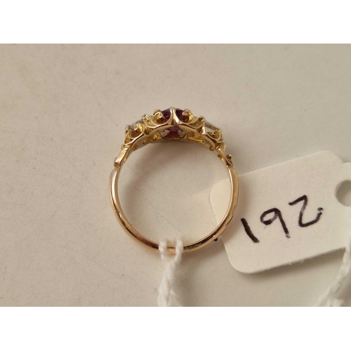 261 - Antique gold Victorian ruby and rose diamond 3 stone ring in a carved scroll mount, size K