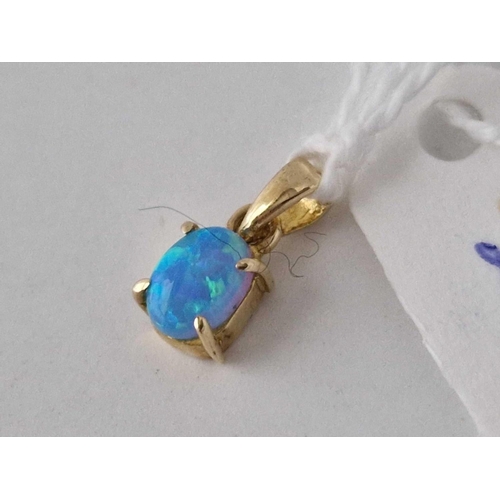 27 - A opal pendant 14ct gold