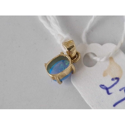 27 - A opal pendant 14ct gold