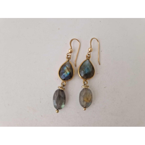 289 - A pair of stone set drop earrings 9ct 3.7 gms