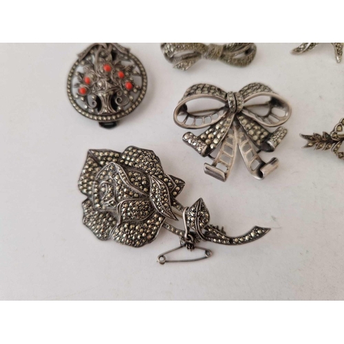 292 - Eight silver and marcasite brooches 68 gms