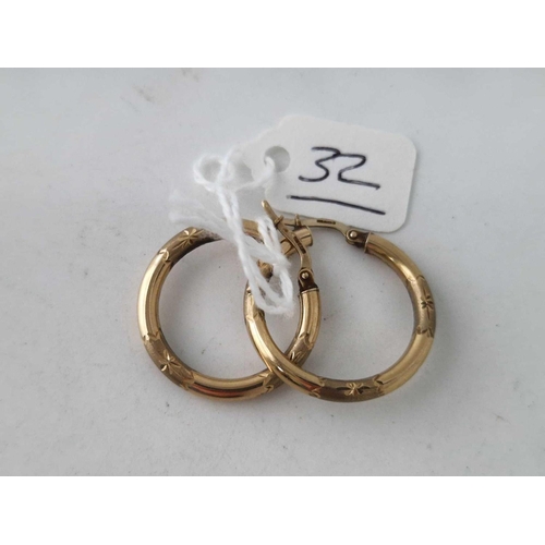 32 - A pair of hoop earrings 9ct 2.1 gms