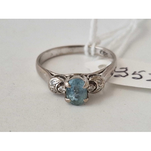 352 - A DIAMOND AND AQUAMARINE RING 14 CT GOLD SIZE N 2.8 GMS