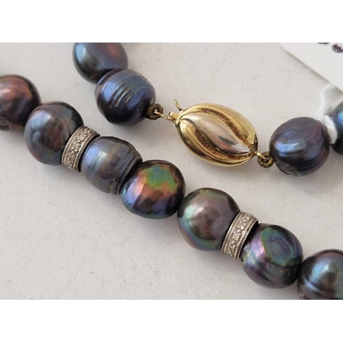 354 - A BLACK TAHITIAN BLISTER PEARL NECKLACE WITH FOUR GOLD AND DIAMOND SPACERS AND GOLD CLASP 16 INCH BO... 