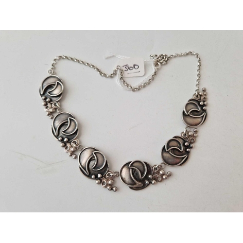 360 - A heavy art nouveau silver necklace 36 gms