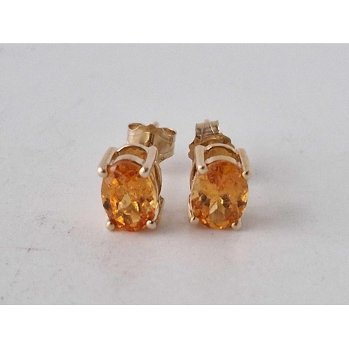 38 - A pair of mandarin garnet ear stud with COA 9ct 1.5 gms