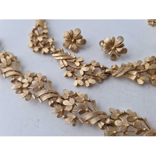 407 - A gold coloured necklace bracelet and earrings floral design