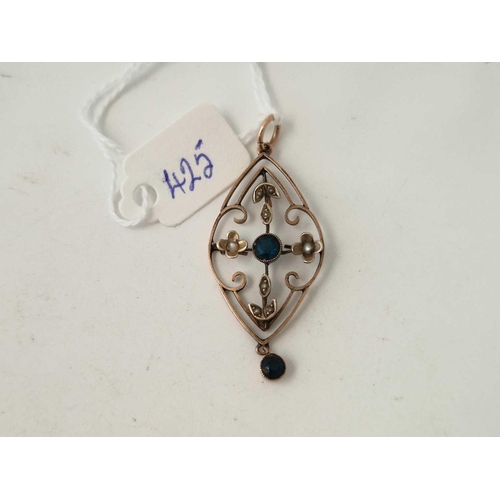 425 - A art nouveau pendant 2.5 gms