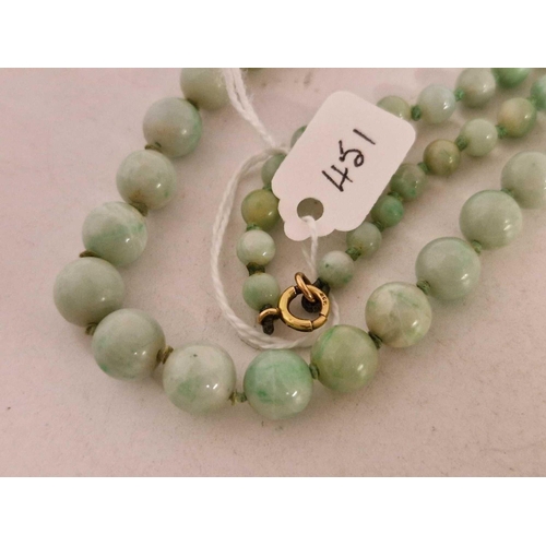 451 - A jadeite necklace with 9ct clasp 26 inch 62 gms