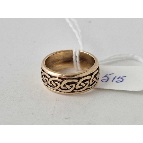 515 - A Celtic band ring 9ct size K 4.9 gms