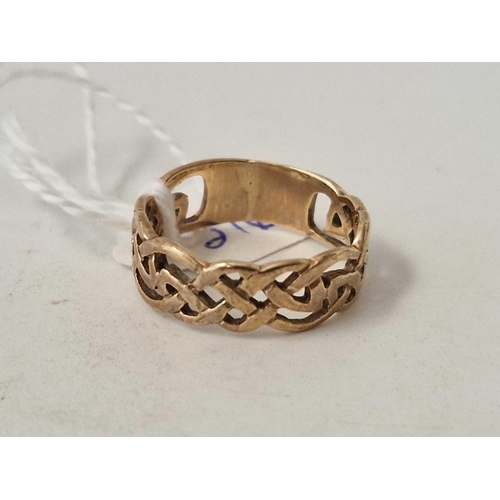 516 - A pieced Celtic band ring 9ct size P 3.3 gms