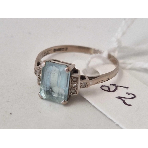 52 - A AQUAMARINE AND DIAMOND RING 18CT GOLD SIZE M 2.1 GMS BOXED