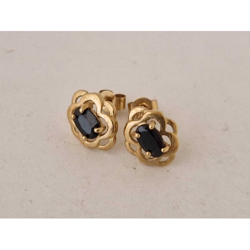 596 - A pair of 9ct ear studs