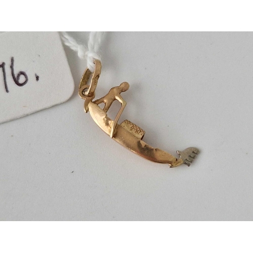 76 - A gondolier charm 18ct gold