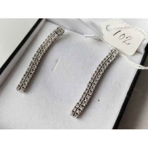 102 - A PAIR OF WHITE GOLD DIAMOND EARRINGS TOTAL OF APPROX. 2 CARATS 4.5 CM DROP 40 DIAMONDS IN EACH EARR... 