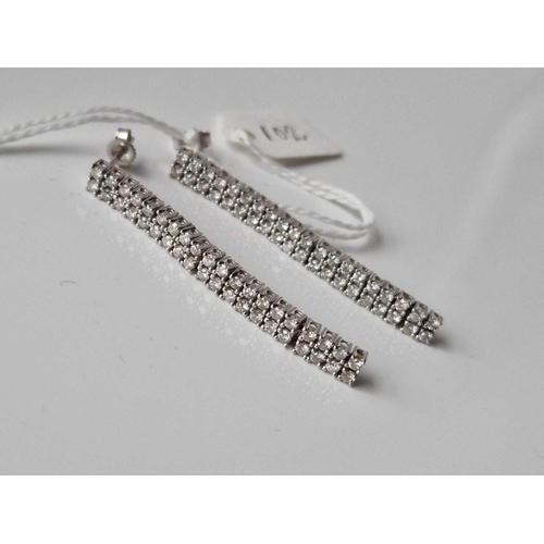 102 - A PAIR OF WHITE GOLD DIAMOND EARRINGS TOTAL OF APPROX. 2 CARATS 4.5 CM DROP 40 DIAMONDS IN EACH EARR... 